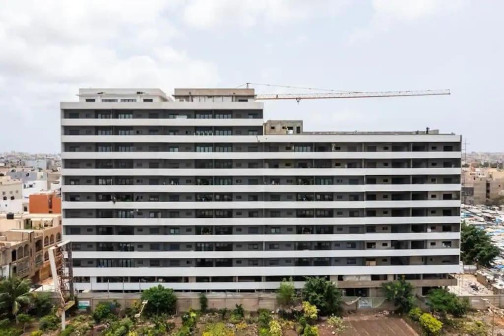 Superbe Appartement Avec Parking Gratuit Et Garde Dakar Luaran gambar