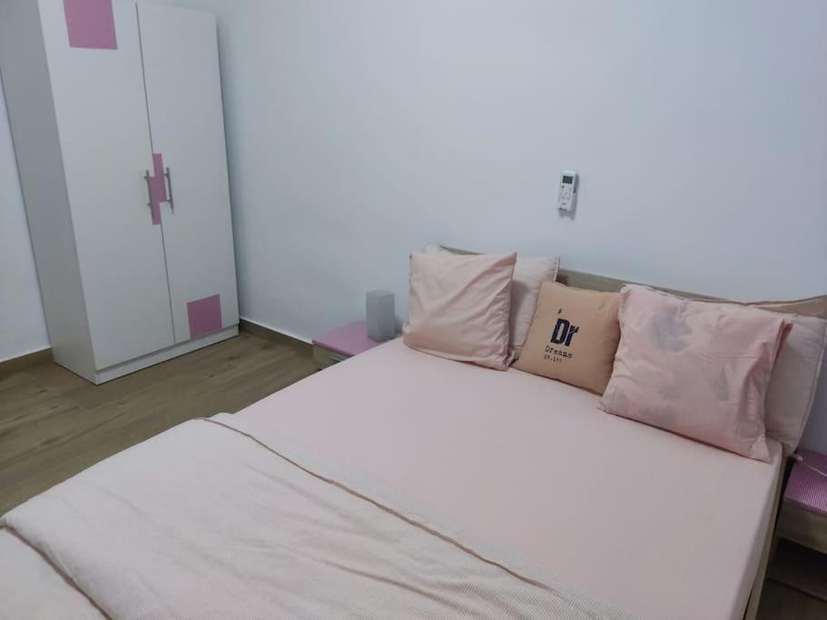 Superbe Appartement Avec Parking Gratuit Et Garde Dakar Luaran gambar