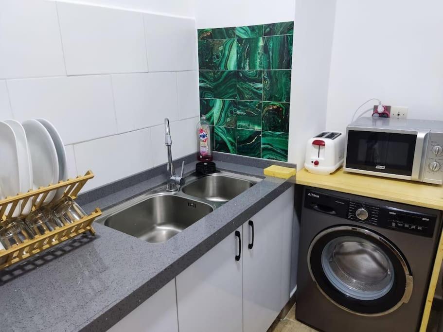 Superbe Appartement Avec Parking Gratuit Et Garde Dakar Luaran gambar