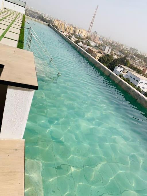 Superbe Appartement Avec Parking Gratuit Et Garde Dakar Luaran gambar